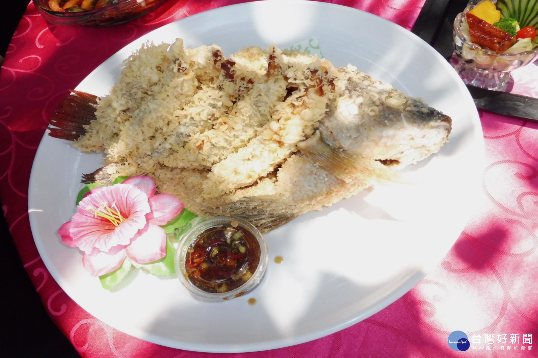 用台南養殖烹煮而成的福鯛日式天婦羅,讓人食指大動。(記者/黃芳祿攝)