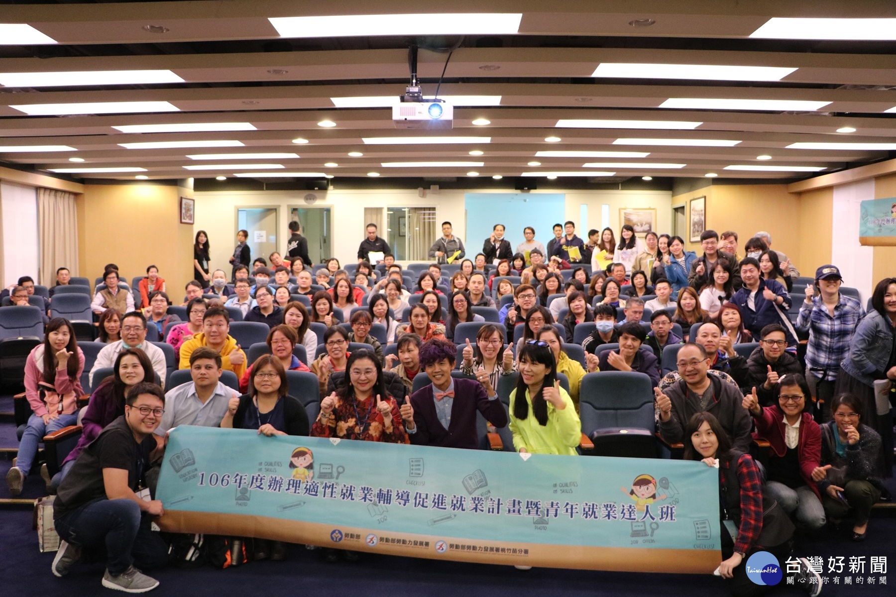 金鐘主持人「浩角翔起」的阿翔(陳秉立),在桃園市文化局與民眾分享,自己從小咖變身為「食尚」一哥的甘苦歷程!