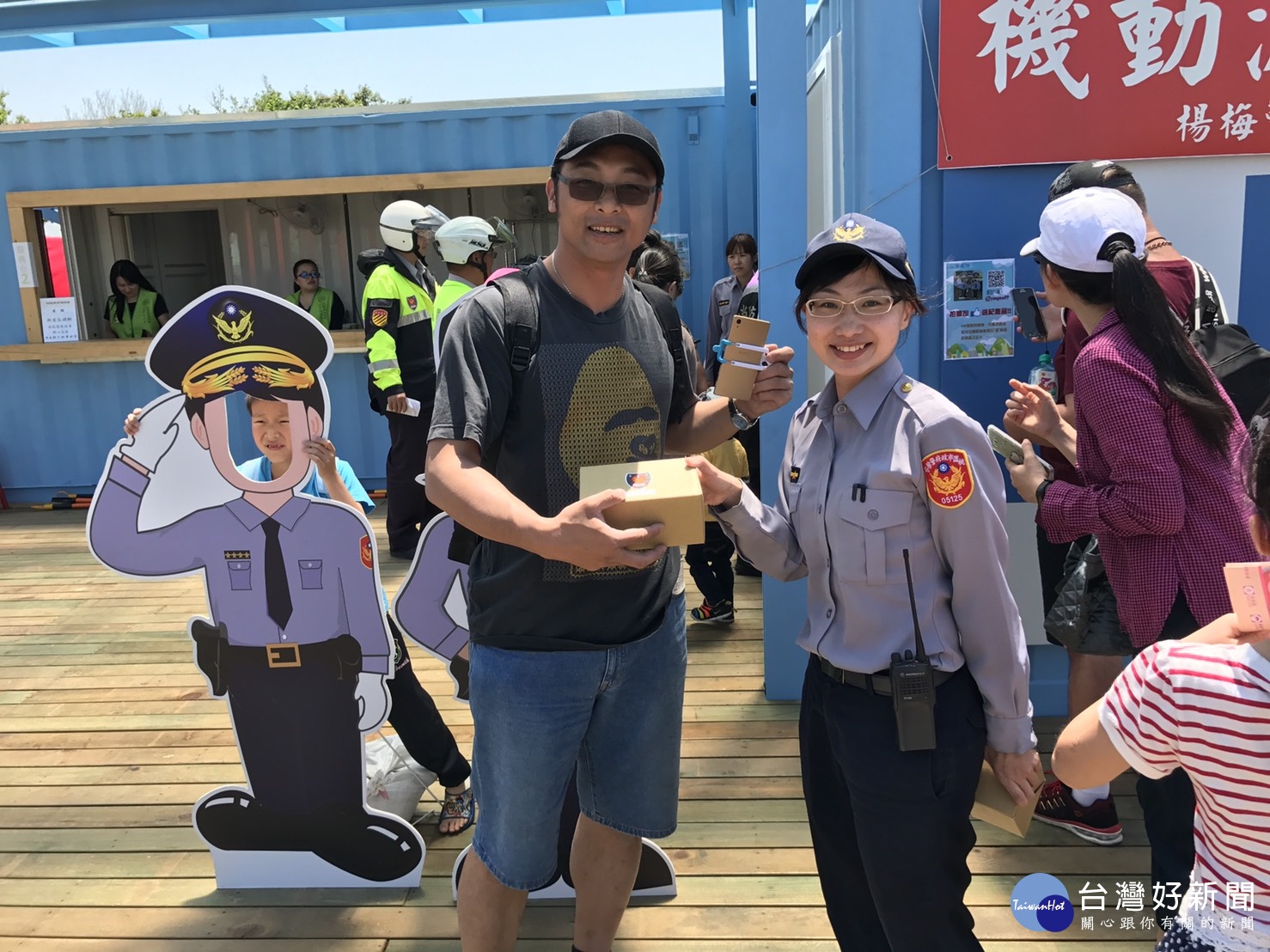 楊梅分局機動派出所女警員陳彥婷說,受理發還拾得物及迷失路人等案件已逾60件。
