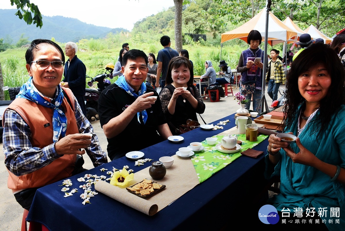 現場的秀月禪茶讓賓客享受「藝桐喫茶趣」品茗樂。
