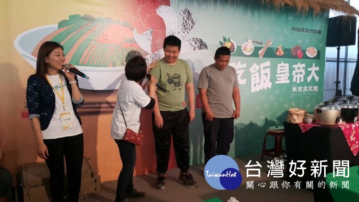 新北市就讀國三的陳同學獲頒亞軍,獎品桃園好米一包。