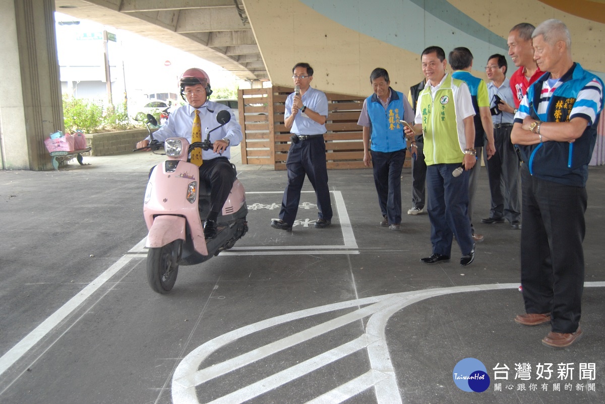 中彰運動公園新設機車考照練習場邱市長試騎(全)