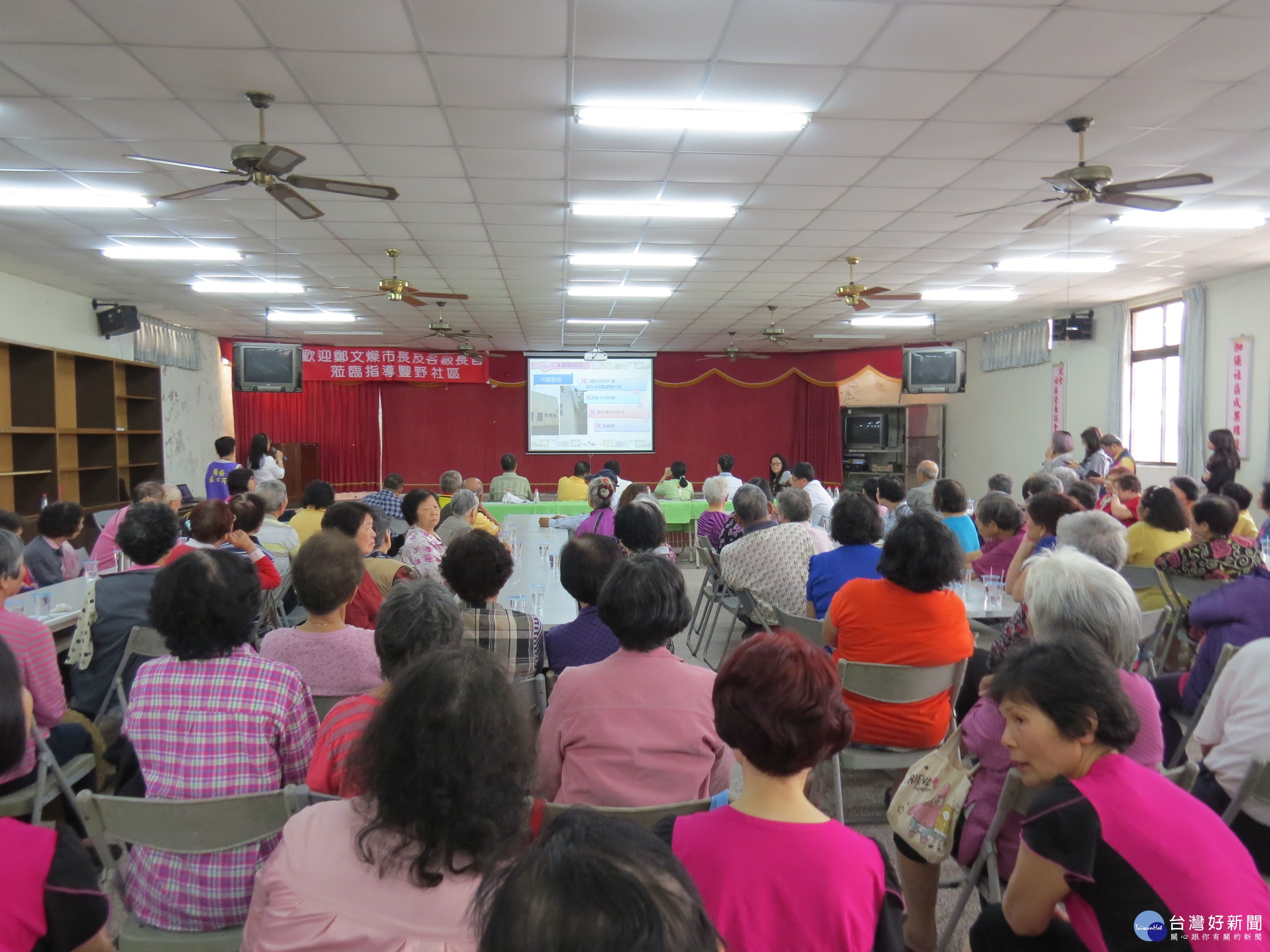 楊梅區公所在豐野社區活動中心舉辦「桃園市楊梅區豐野社區活動中心維護與修繕工程」說明會。