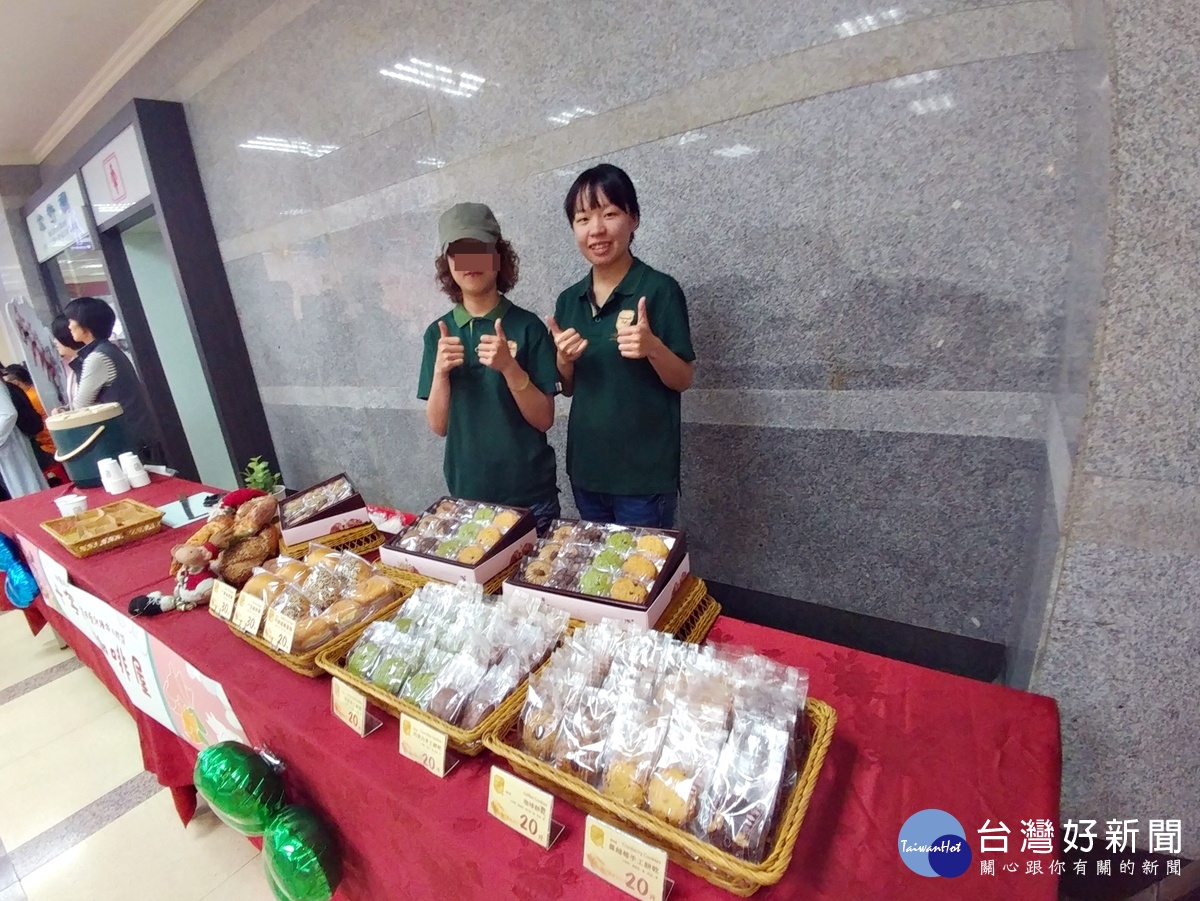 庇護工場母親節禮品促銷 身障朋友展現高度生命力,「十字路口咖啡屋市府小站」