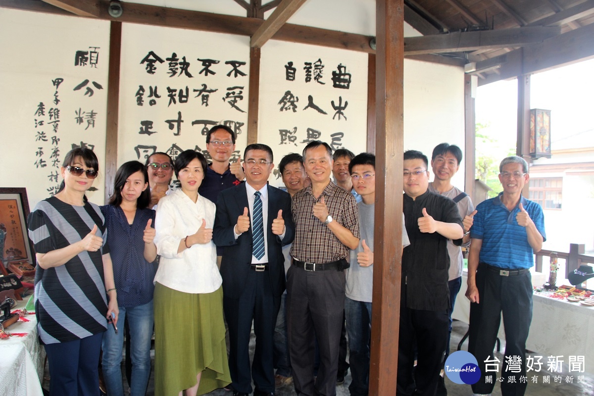 鹿港藝術村第12屆駐村藝術家,本屆駐村時間自四月至今年十月,工作室分別是吳肇勳、施成佑、施敦仁、施竣雄、財團法人鹿江文化藝術基金會、陳仕賢、黃俊傑、鹿藝會、楊秀椿、彰化縣鹿港文化創意協會〈依照開頭字筆畫順序排列〉