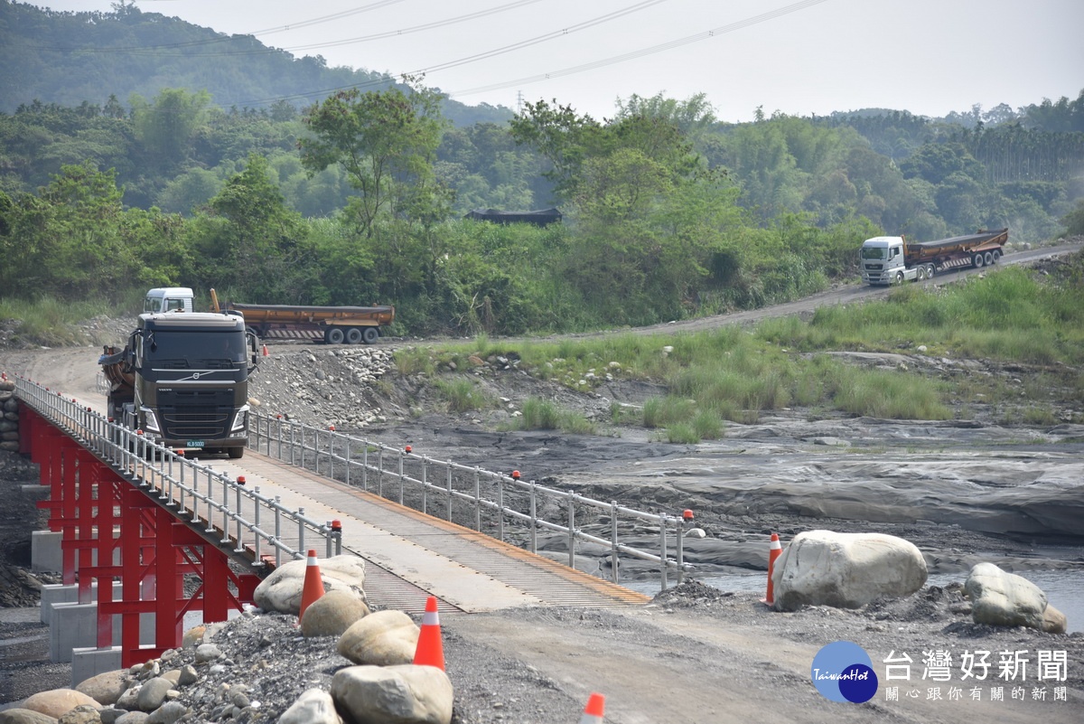 砂石車通行鋼便橋後大大改善居住環境。