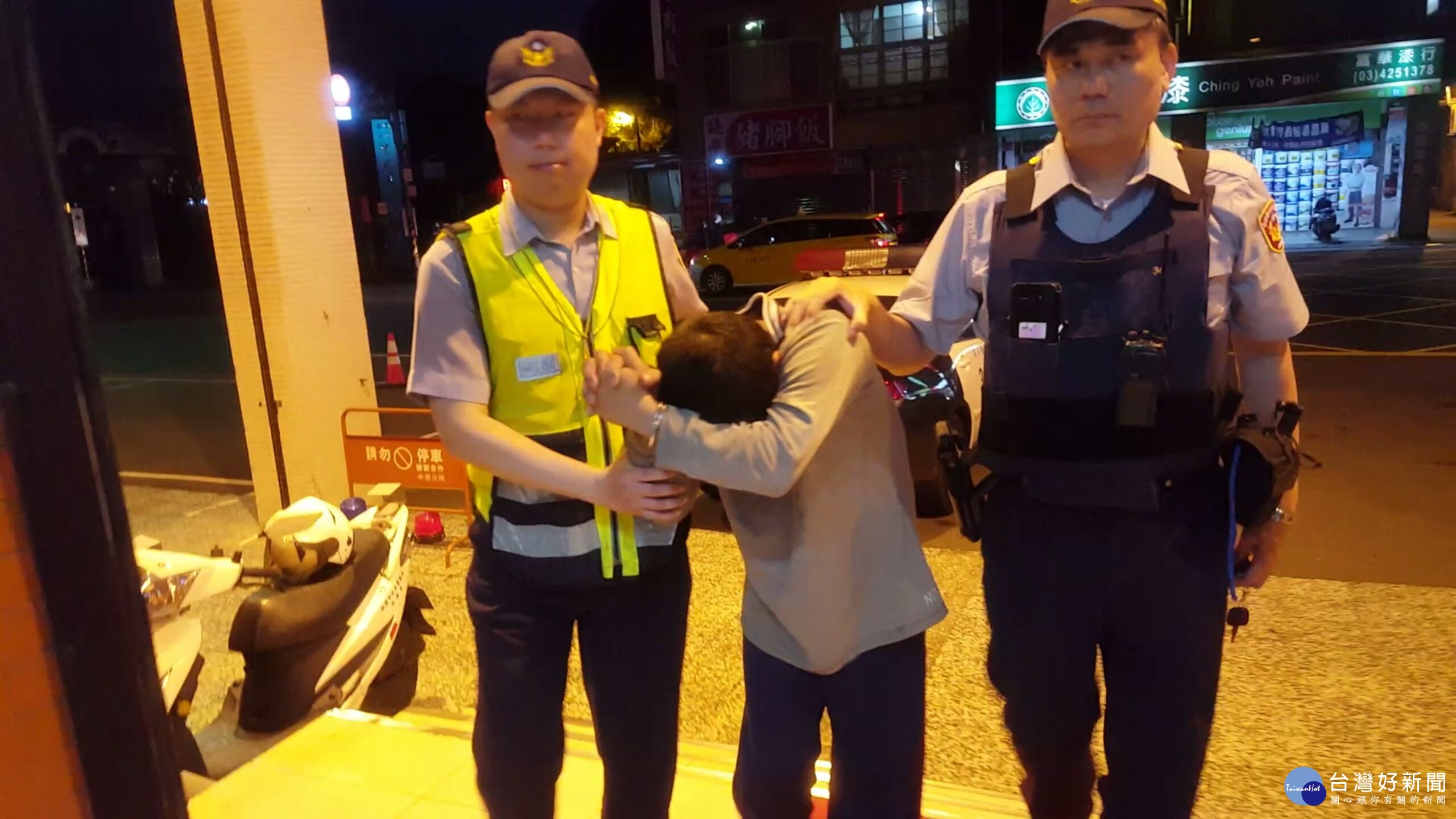 通緝犯順手牽羊偷麵吃警循線逮捕歸案 台灣好新聞taiwanhot Net 通緝犯順手牽羊偷麵吃警循線逮捕歸案 台灣好新聞taiwanhot Net
