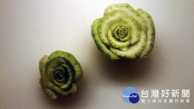 ▲您知道這朵美麗的綠色玫瑰是從何而來的嗎？其實只要把一束青江菜剖切，就是一幅不同的生活美學風景。 (圖片來源/龍華科技大學)
