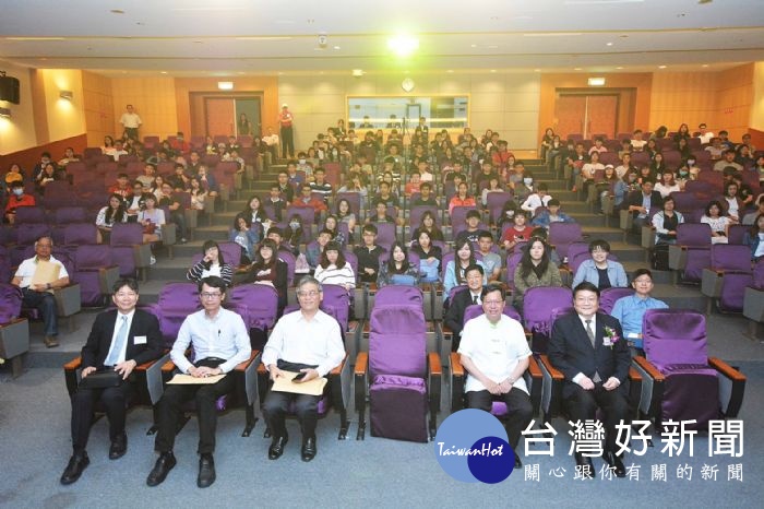 桃園市長鄭文燦出席「全球化與行政治理」國際學術研討會,並發表「智慧城市X亞洲矽谷」專題演講。