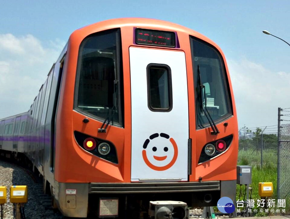 全面打造一輛機捷彩繪直達列車，讓機捷不再只有紫色直達車，而是以橘色笑臉溫馨接送旅客