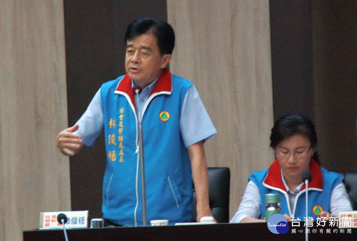 林俊梧處長強調會提對勞資有利自治條例解決問題。（記者扶小萍攝）