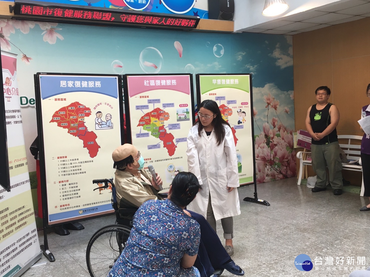 衛生局說明,輔具使用評估及訓練,並指導家屬在家幫助患者復健技巧。