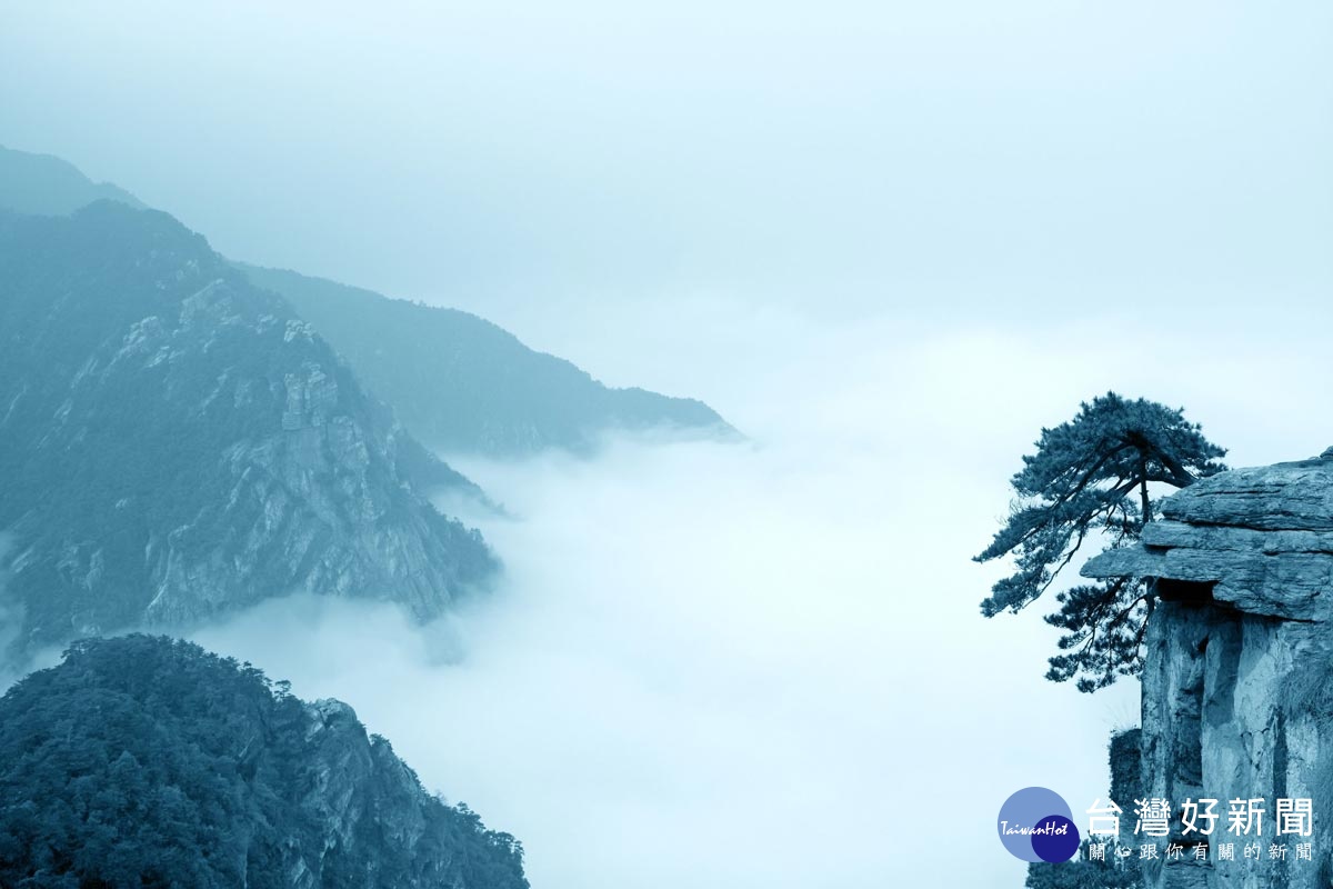 ​橫看成嶺側成峰具體呈現了廬山群峰的千變萬化，清幽的名山仙境成為教師最愛喜鴻旅行團之一。（圖／喜鴻假期提供）