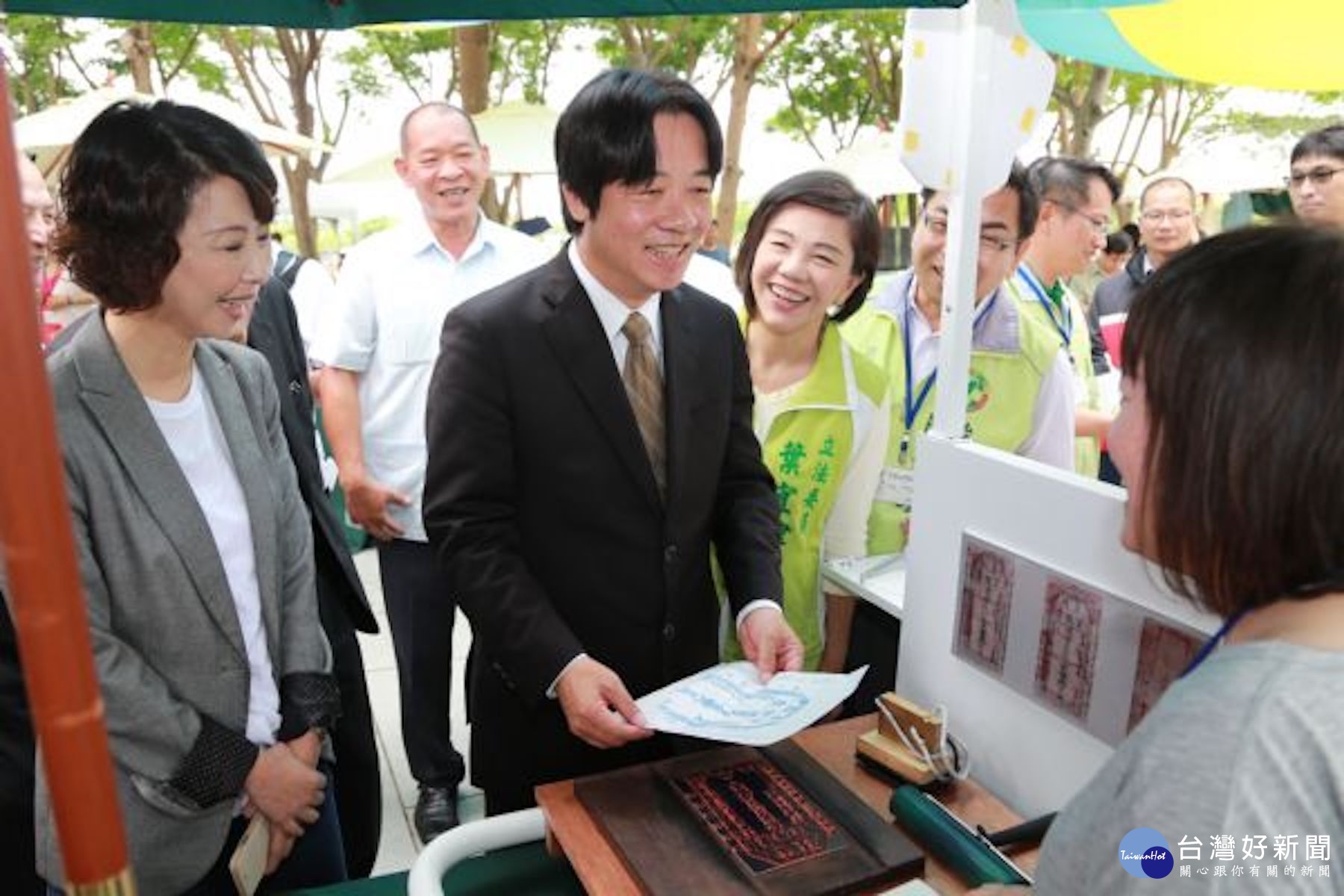 市長體驗臺南博物館節行動攤車活動。(圖/台南市政府提供)