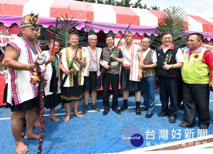 鄭市長表示，文化是族群的靈魂，市府尊重不同族群文化，在都會區呈現原住民族歲時祭儀的文化傳統。