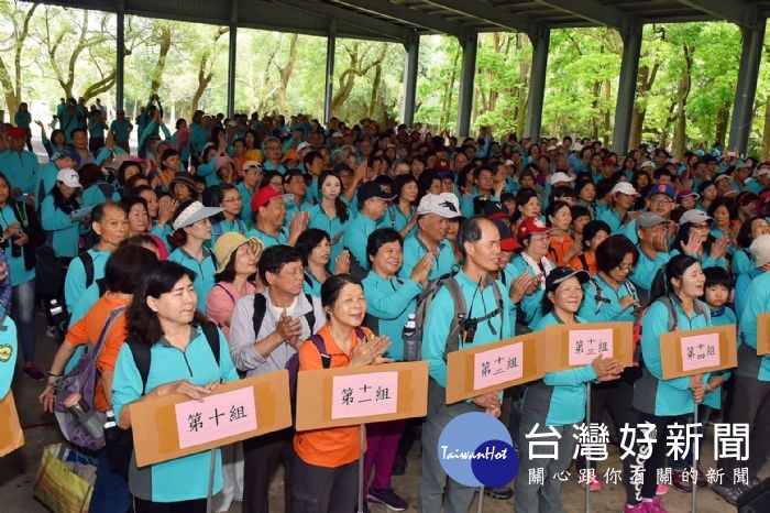 桃園市長鄭文燦出席「桃園市晟崧休閒登山會『關懷婦幼兒少福利、提高生活品質』講座」。