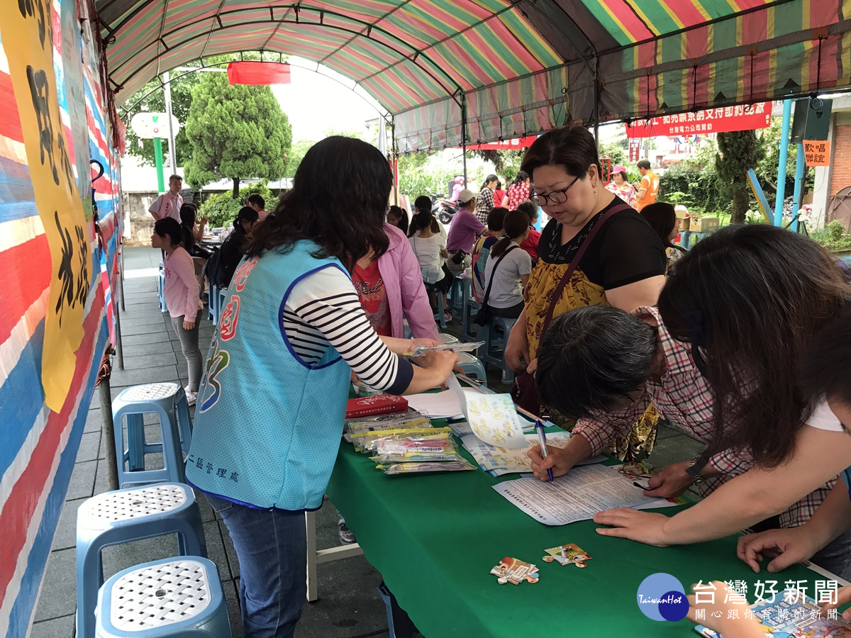 志工粽情粽意送愛心 台水結合公益活動宣導節約用水