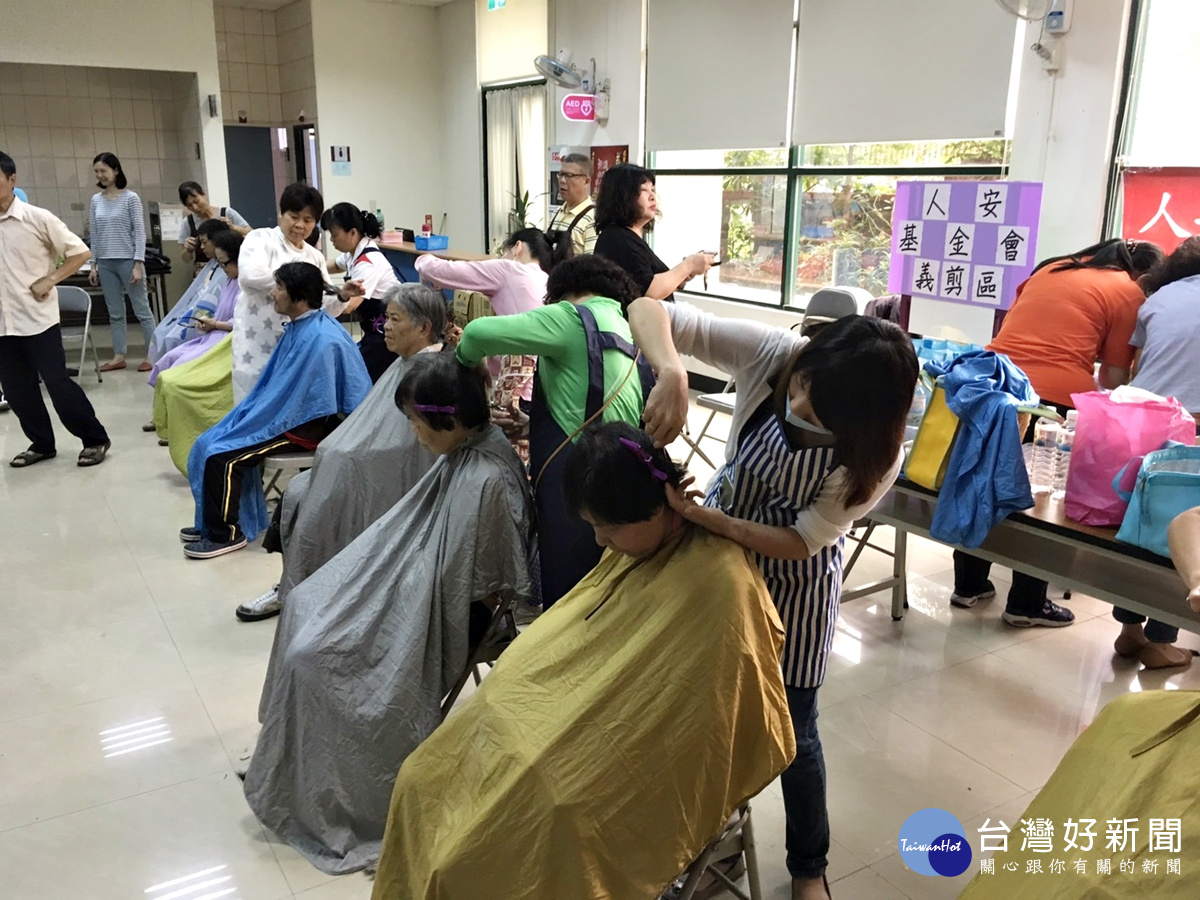 蘆山園社區大學男女快剪班協助義剪