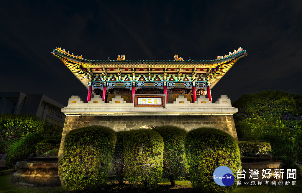 南門(麗正門)燈光修復後模擬夜景。(圖/北市工務局提供)