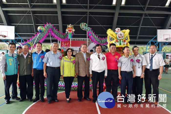 桃園市長鄭文燦出席「幸福國中風雨教室」落成啟用典禮。 