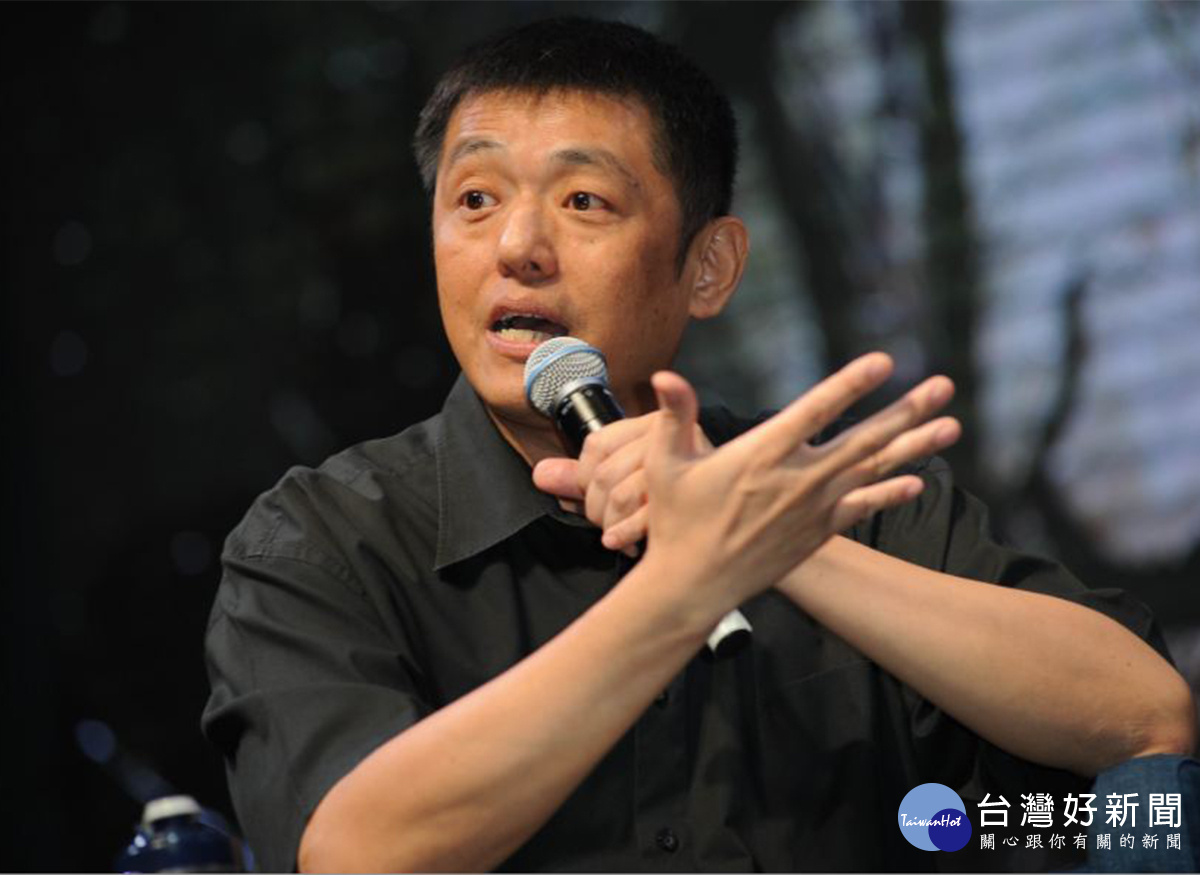 想親眼目睹台灣電音教父林強的帥氣身身影,可別錯過8/18壓軸場講座。(圖/高雄市政府文化局提供)