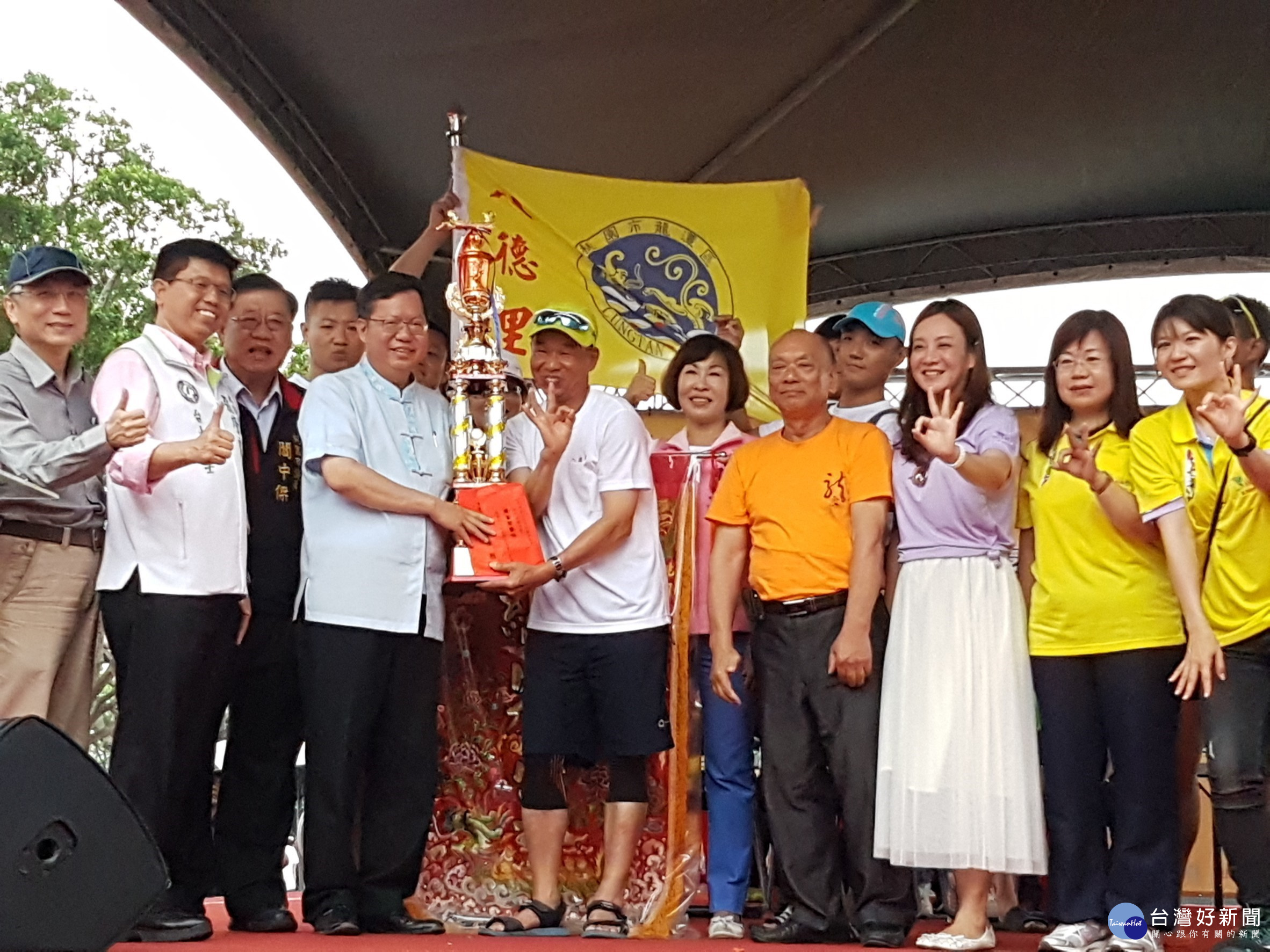 里別組總冠軍由龍潭區八德里獲得3連霸，由鄭文燦市長頒獎。