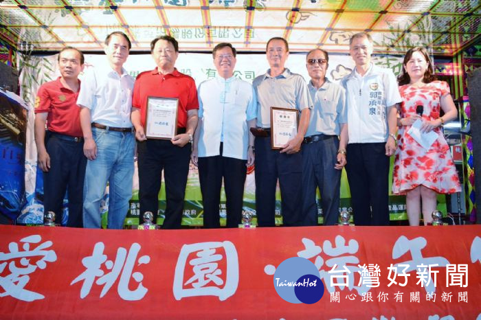 市長鄭文燦感謝桃園市蔬菜商業同業公會、桃園市農產品運銷發展協會,讓弱勢族群感受到社會的愛心與關心。