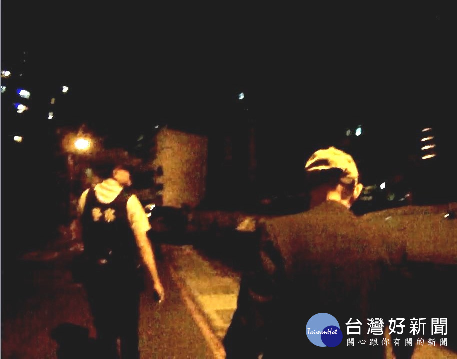 9旬老翁獨自搭車迷途,龍潭警方熱心協助返家。