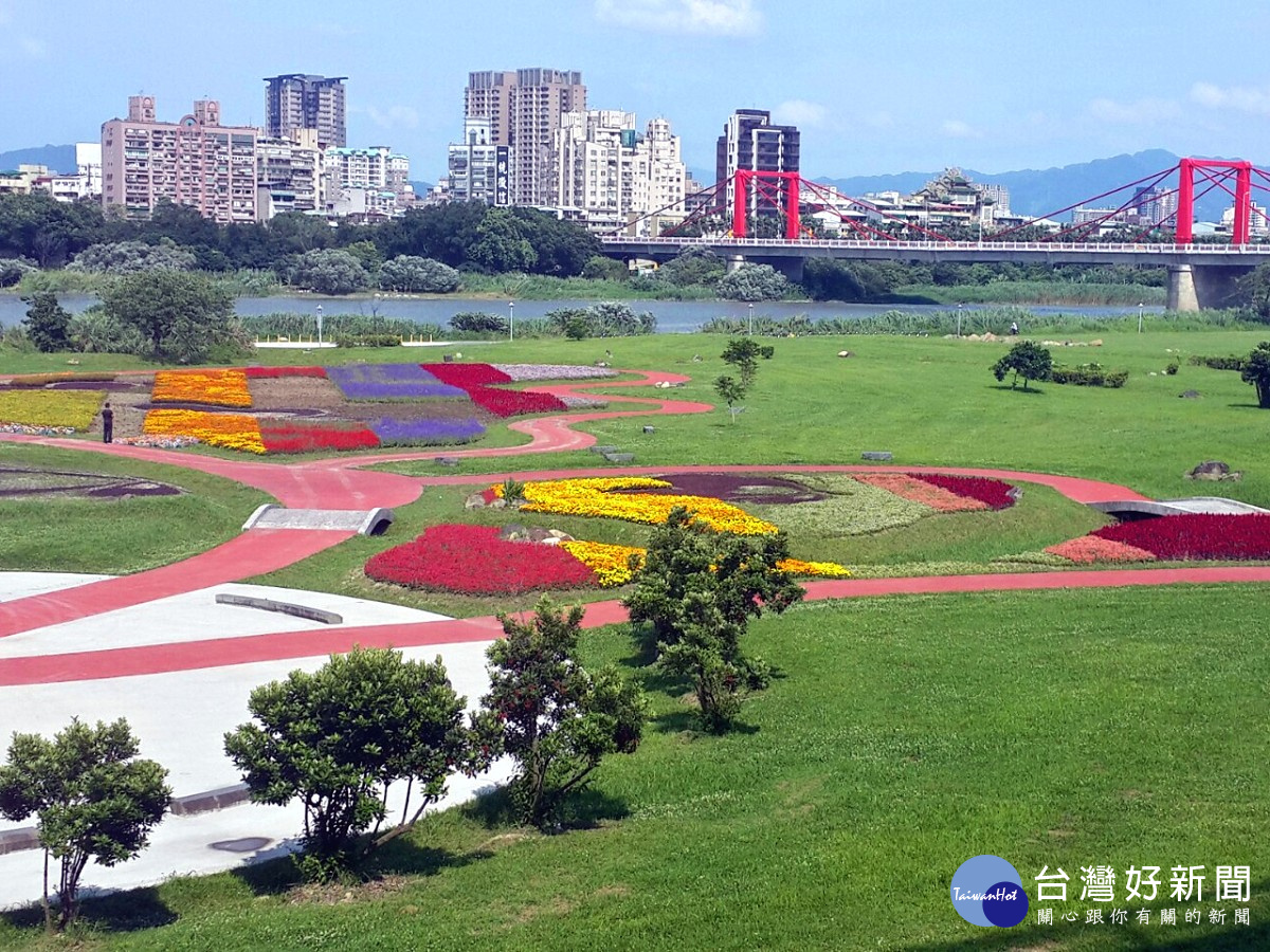 江翠礫間水岸位於新店溪左岸華翠橋段江子翠河濱綠地，緊鄰光復賞鳥河濱公園。（圖／記者黃竹佑攝）