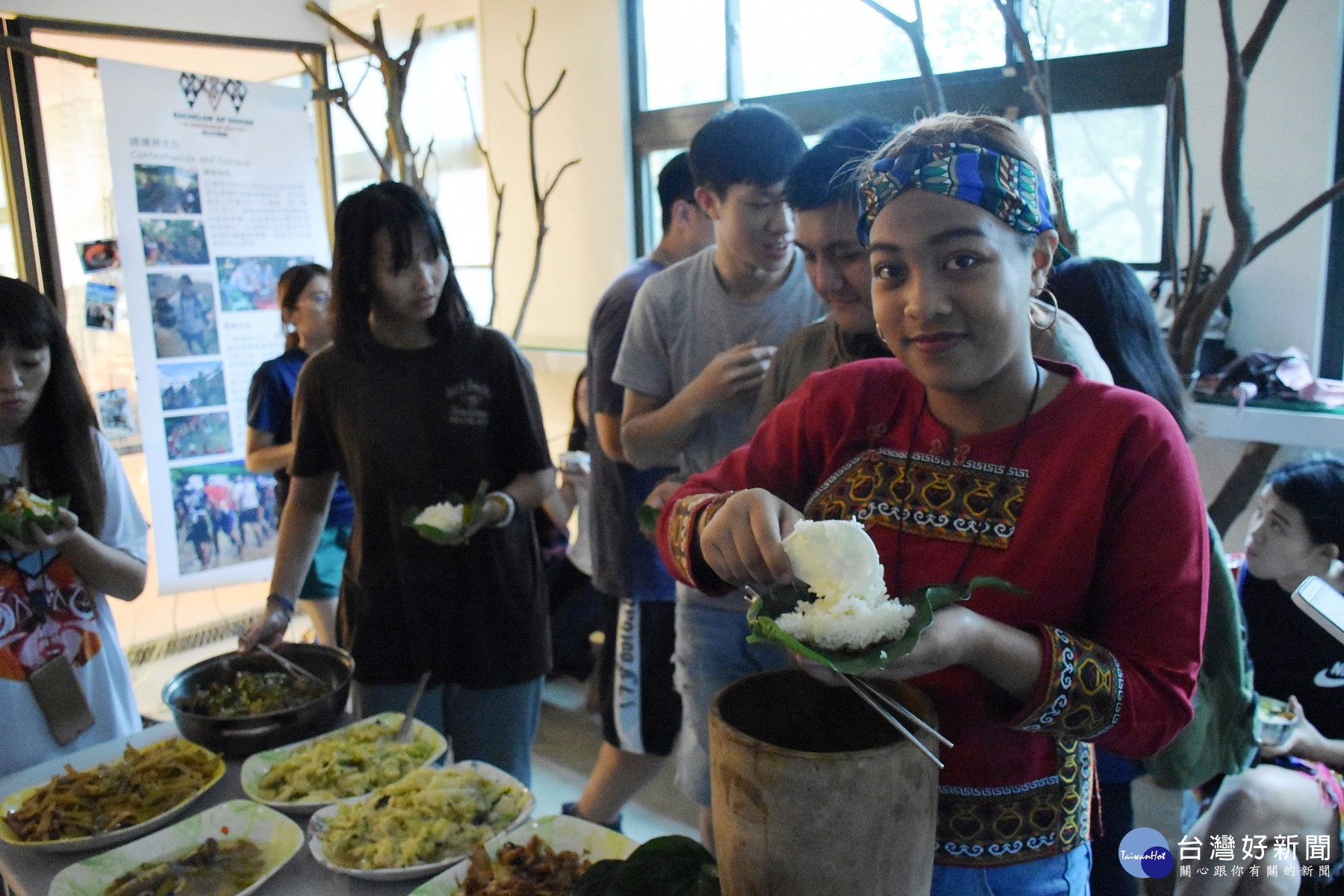 透過共食共學活動，讓師生體驗原生文化及共食共學教育，翻轉都市部落教學現場。