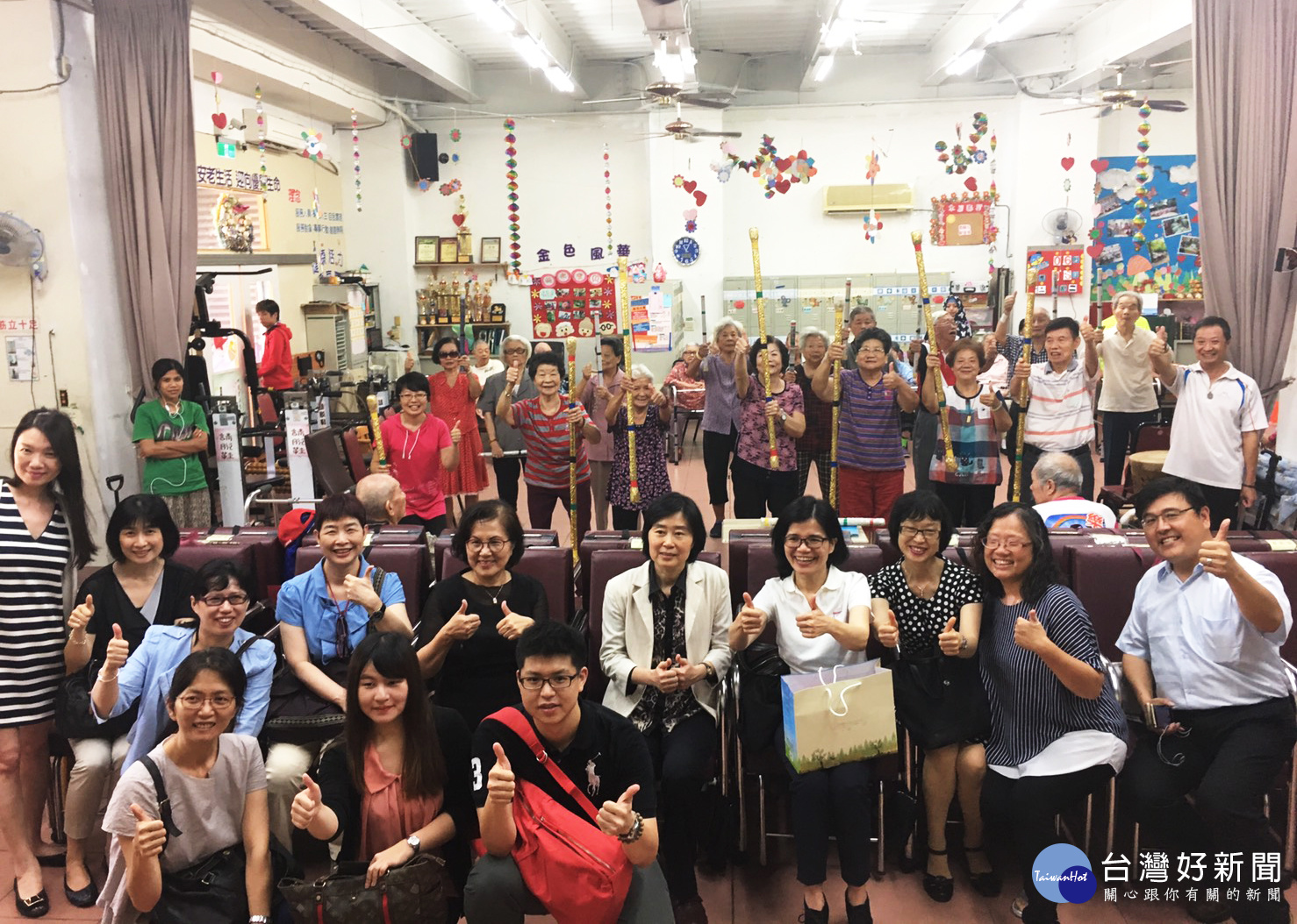 馬偕紀念醫院團隊至嘉基及長照A級單位嘉義市居家服務中心進行深 度交流。期待更了解居家服務是如何在醫院與社區之間做發展性的結 合。