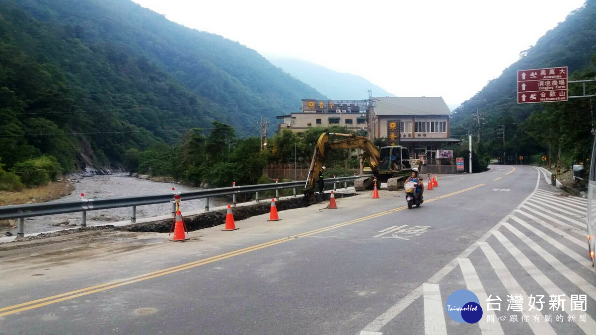 埔霧南豐路段部分路段雖有發生坍方，車輛仍可單線雙向通行。