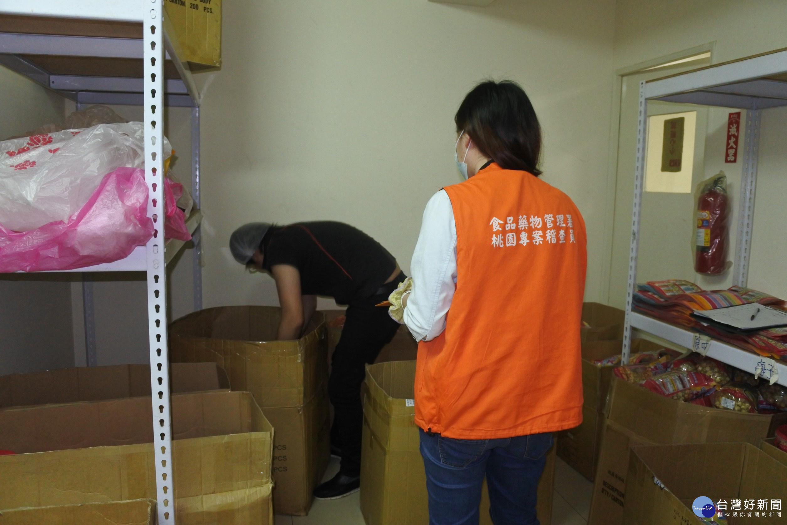 違反食品安全衛生管理法之規定,衛生局令業者立即停止販售並辦理下架回收,