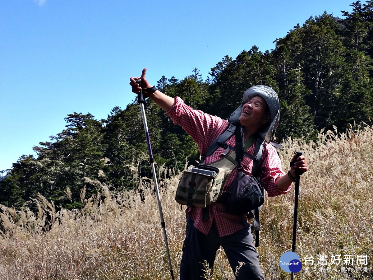 從事高山活動43年的郭老師,用腳登臨百岳名山,立志為山立傳,以拍攝方式探索山所帶給的人文哲理