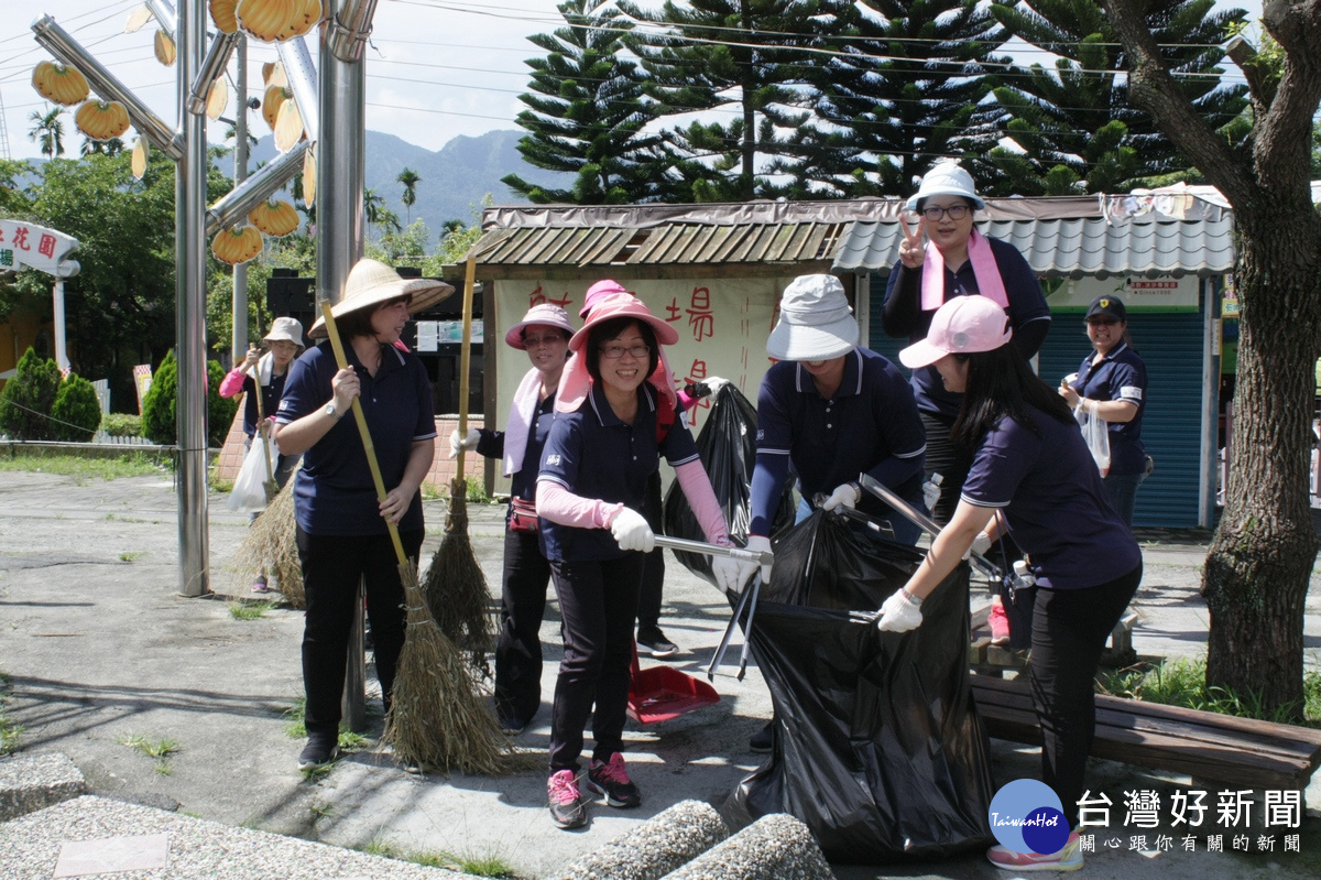 企業落實企業責任，召集社區環保尖兵清掃集集街道。