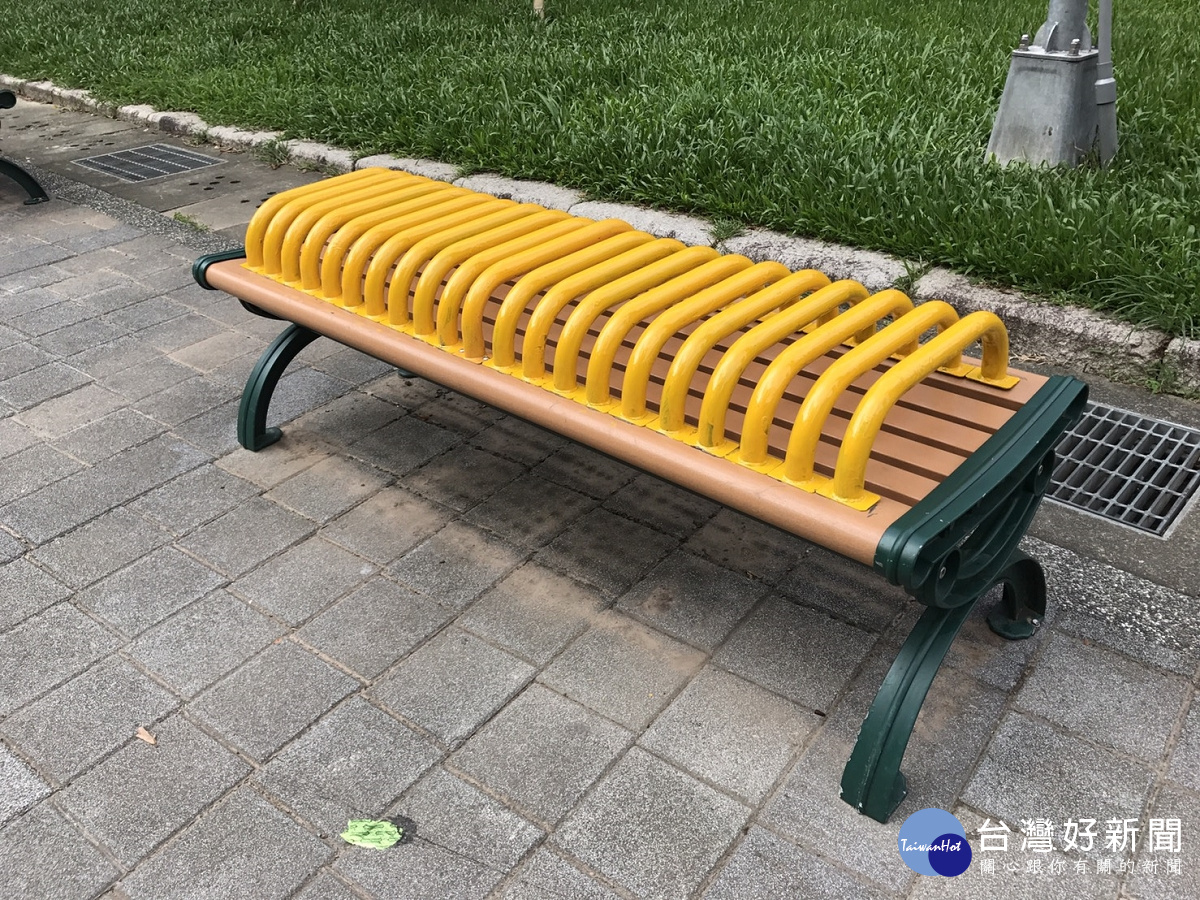 友善的椅子(圖/台北市政府工務局公園路燈工程管理處提供)