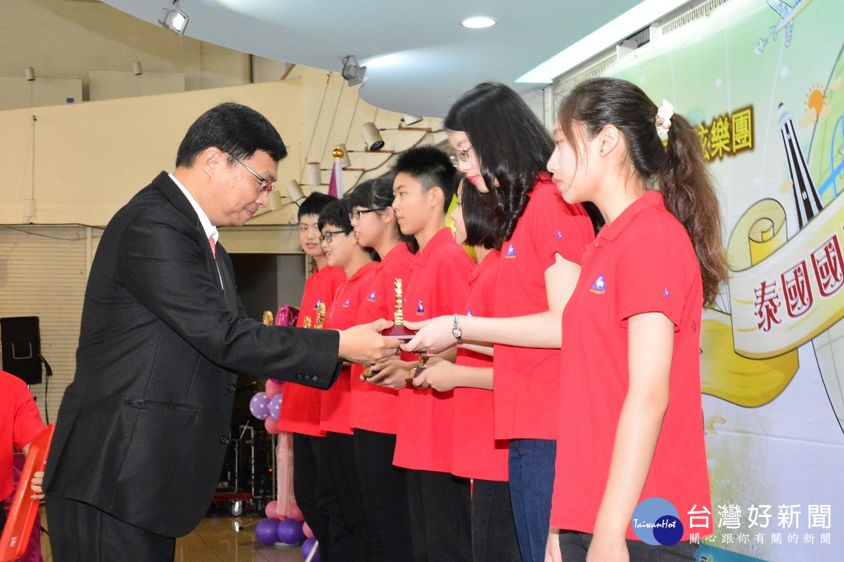 縣立青少年管弦樂團2017泰國交流演出前頒獎鼓勵