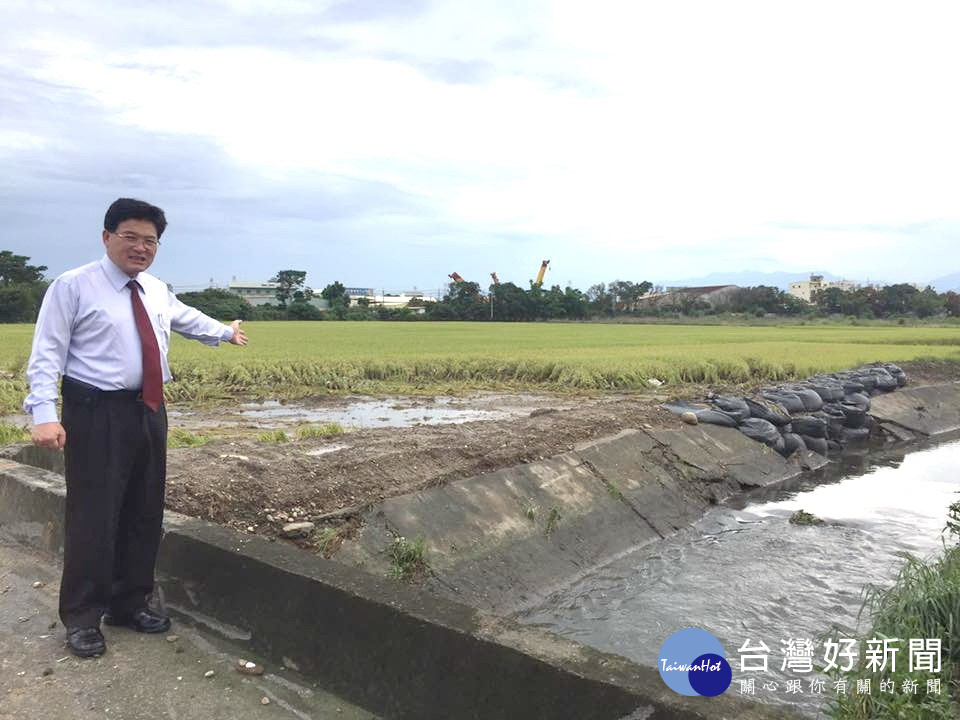 市長邱建富視察東西二圳破堤稻作受損情況