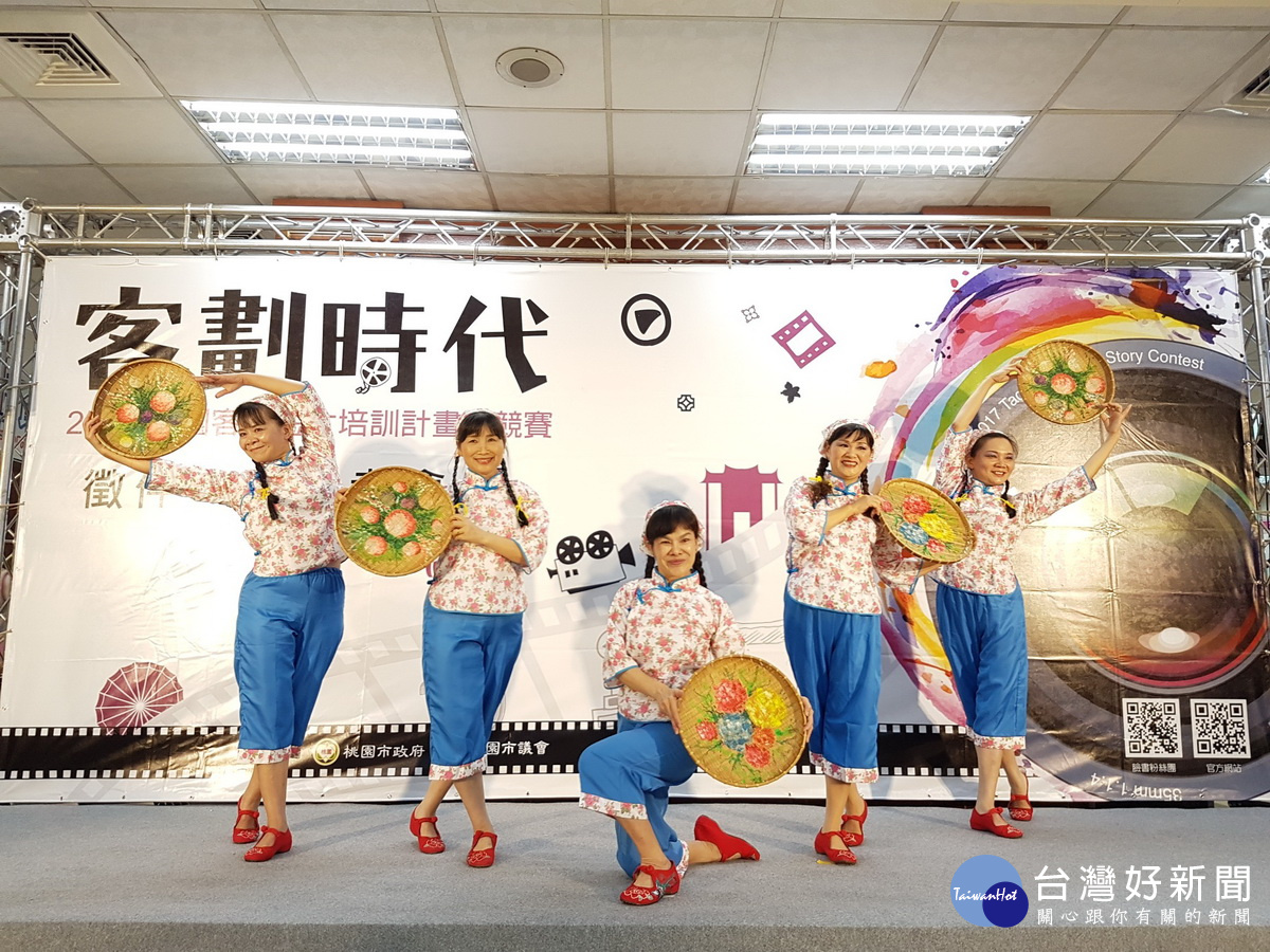 雅均藝術舞蹈團表演客家庄頭阿妹舞蹈為活動揭開序幕。
