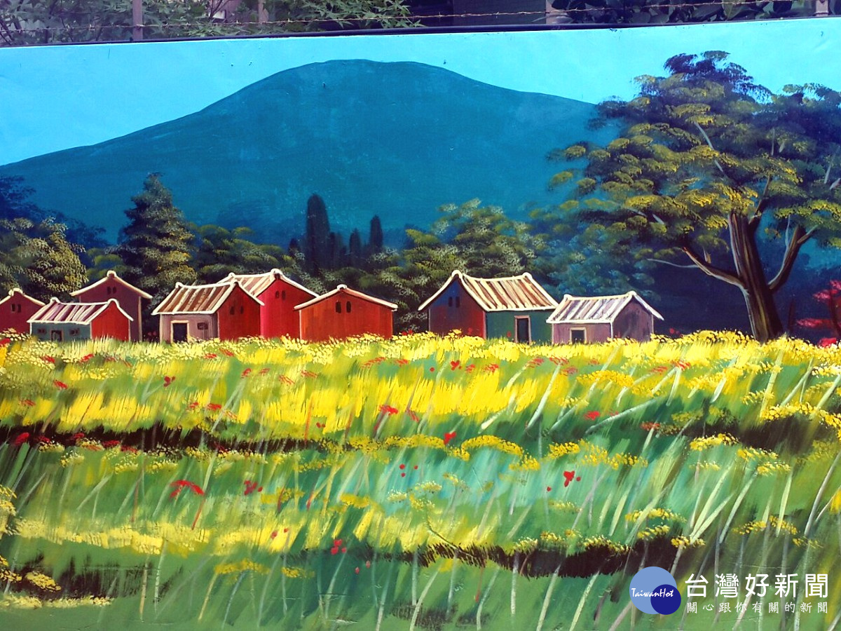 彩繪牆壁描繪早期農村風景。(圖/記者黃竹佑攝)