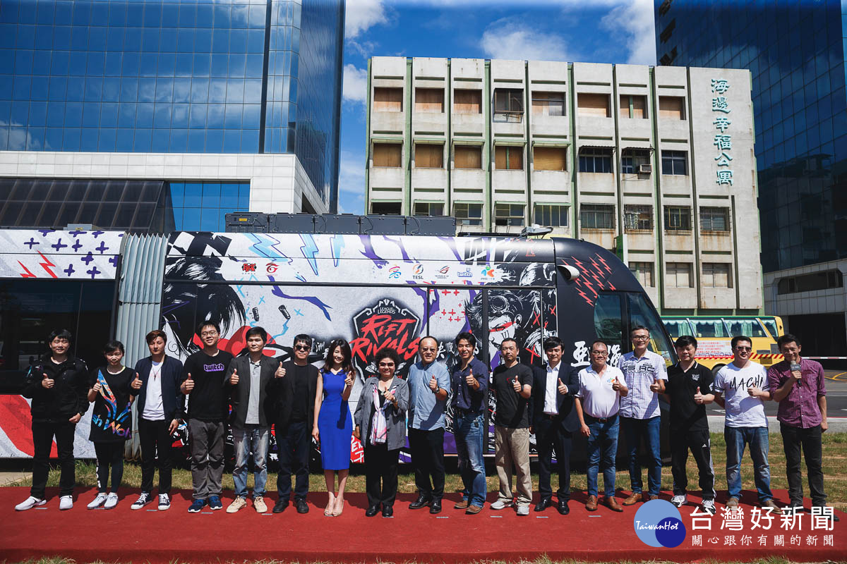▲電競界年度大事《英雄聯盟》亞洲對抗賽將於高雄展覽館舉行,陳菊:高雄市全力備戰、力拼電競產業發展。(圖/高雄市政府文化局提供)