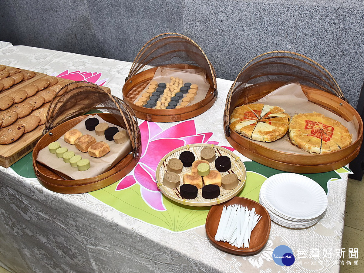 「2017桃園蓮花季」特別邀請郭元益食品公司為活動開發限量蓮子餅乾。