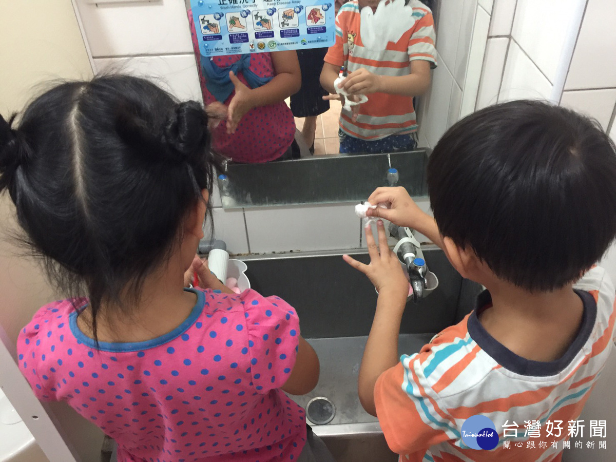 ▲為減少腸病毒孳生，高市衛生局鼓勵小朋友勤洗手。（圖／記者郭文君攝）