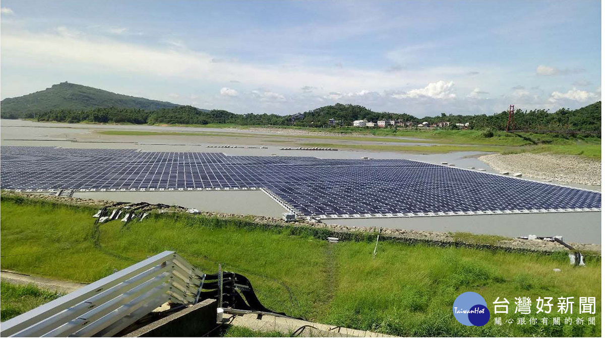 阿公店水庫浮力式太陽能發電系統計畫　第一期工程竣工