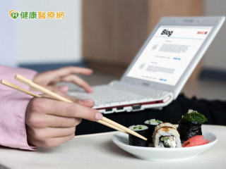 驚！筷子握不住　竟是頸椎壓迫神經