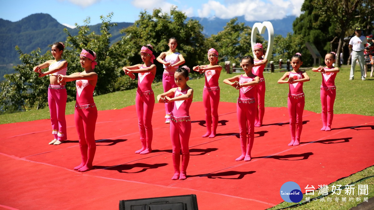 活動首由濁水溪文化藝術舞蹈團帶來的精彩舞蹈揭開序幕。