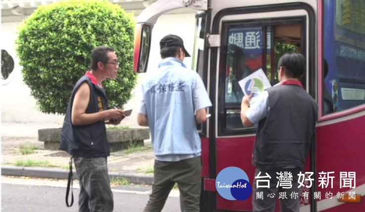 大客車排氣稽查作業。