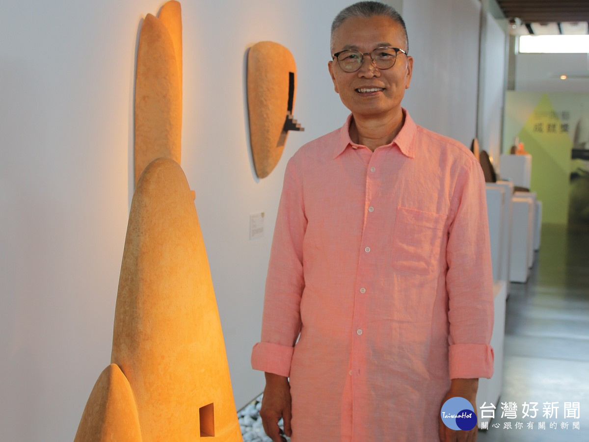 臺灣陶藝獎成就獎本屆得主為資深陶藝家劉鎮洲教授