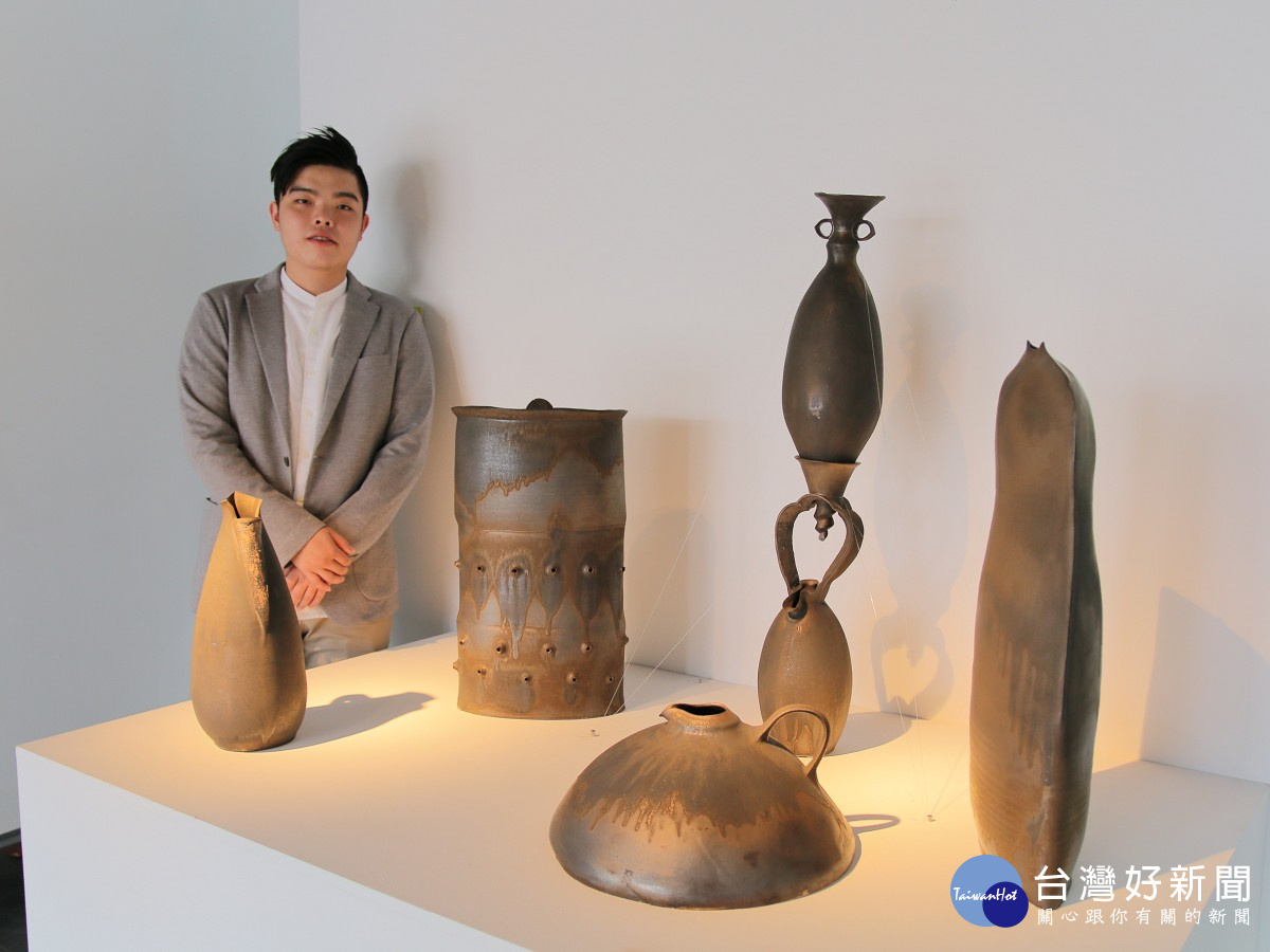 陶藝創作獎得主82年次的丁有彧是本屆最年輕的參賽者