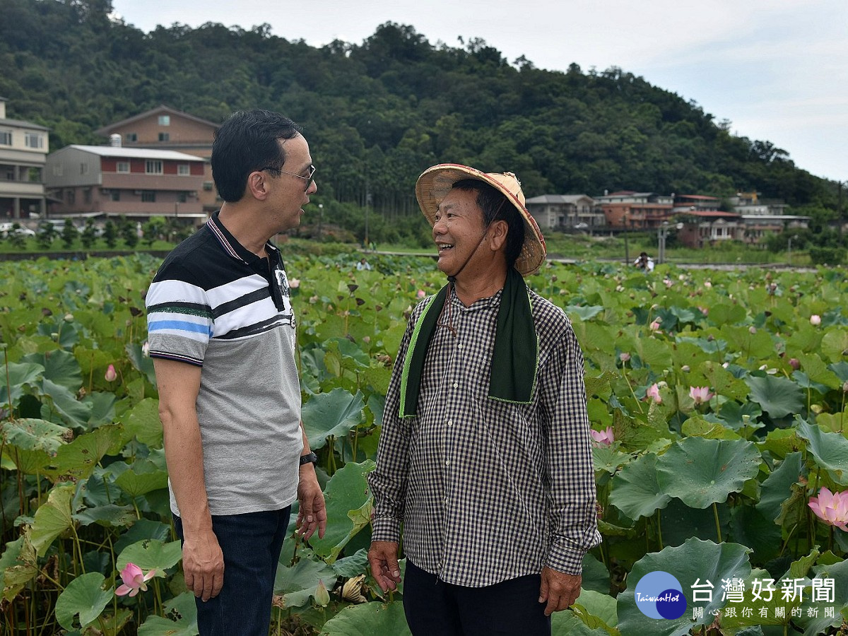 市長朱立倫9日出席在雙溪區台2丙線16.3K處舉辦荷花季開幕活動。(圖/記者黃村杉攝)